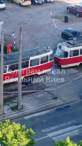 ​На Троєщині трамвай збив людину, за попередніми даними жінка сама кинулася під нього