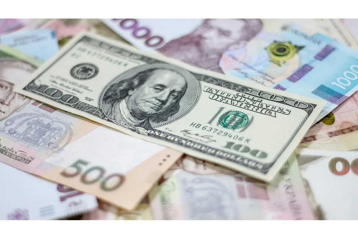 Курс Нацбанка на 2 июня. Доллар в Украине подешевел на 3 копейки, а евро подорожал на 2