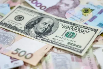 ​Курс Нацбанка на 2 июня. Доллар в Украине подешевел на 3 копейки, а евро подорожал на 2