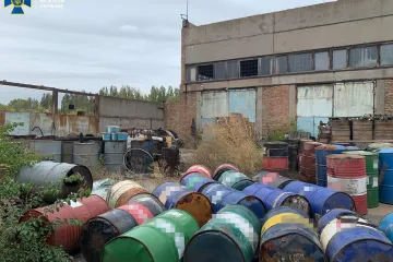 ​У Томаківському районі виявлено незаконне звалище токсичних відходів, які могли потрапити до Каховського водосховища