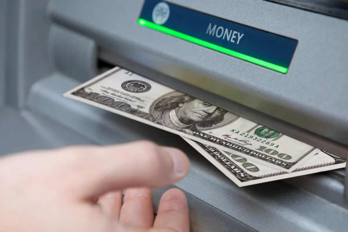 У Києві правоохоронні органи затримали підозрюваних у викрадені грошей з банкоматів