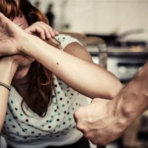 ​Збільшення штрафів за насильство: ВРУ ухвалила законопроєкт, який буде захищати від домашнього насильства!