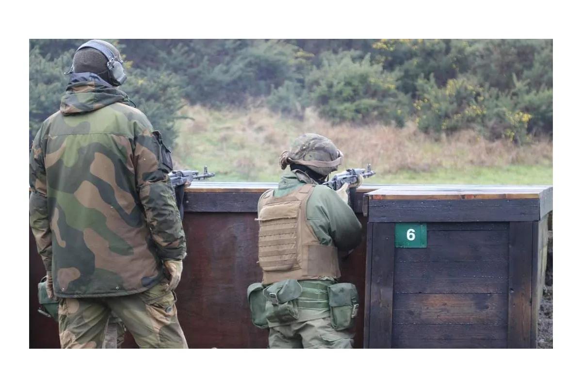 Інструктори Норвезької національної гвардії проводять заняття з українськими військовослужбовцями
