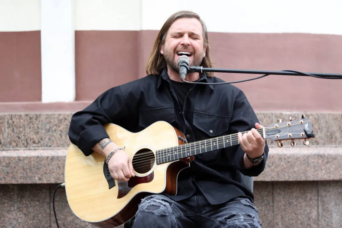 Російське вторгнення в Україну : Гурт “Без обмежень” дав концерт для поранених бійців системи МВС