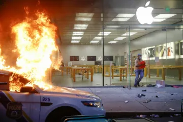 ​В США протестующие разграбили Apple Store, но компания их перехитрила 