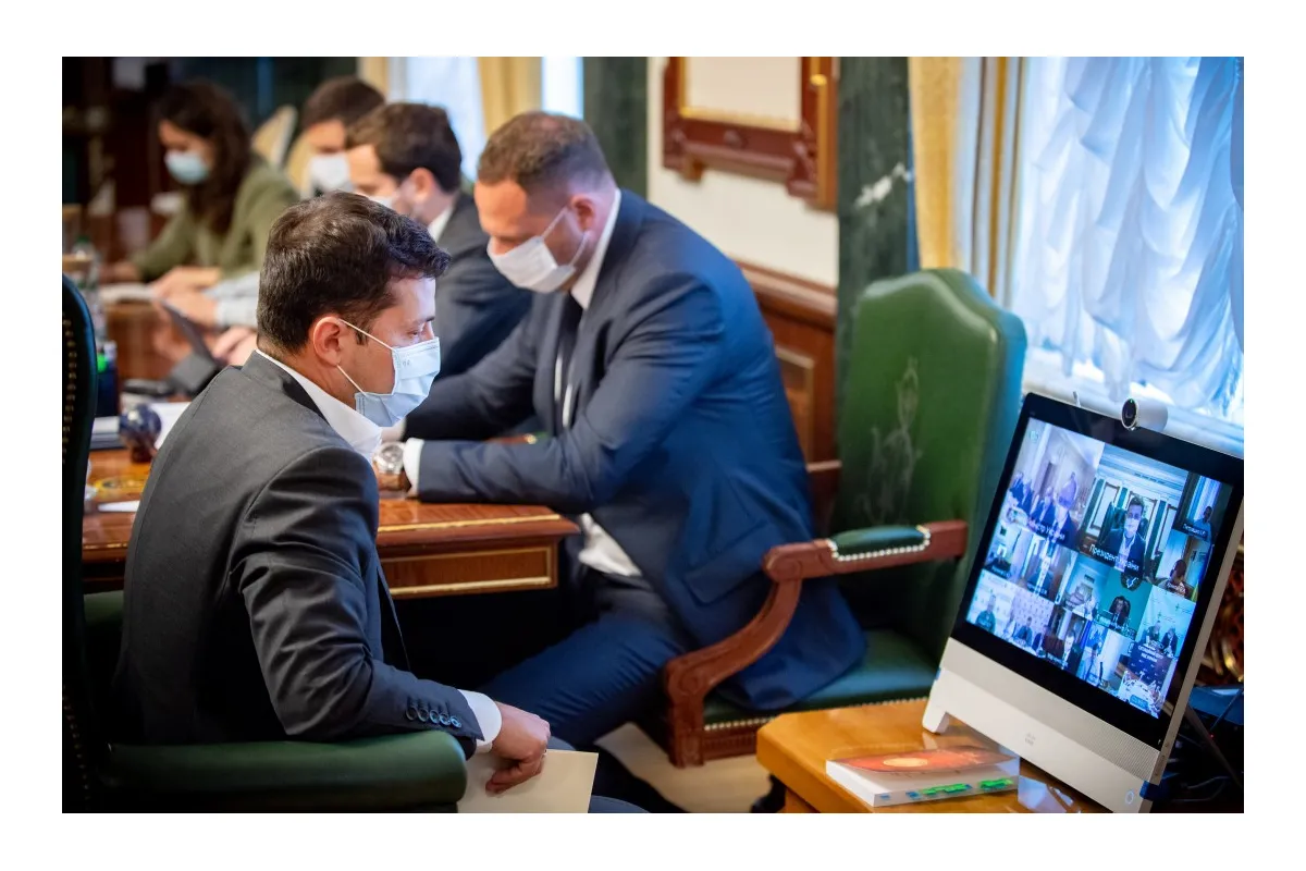 Президент требует от Кабмина четкой коммуникации по карантину, экономических программ для преодоления бедности и создания всех условий для изготовления вакцин в Украине