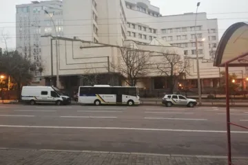 ​Возле здания КСУ заметили силовиков (фото)