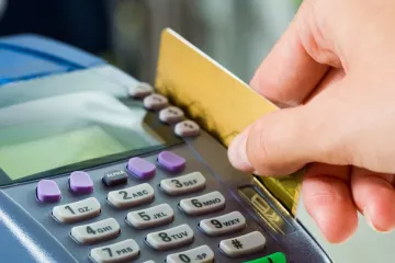 ​Які причини відмовитися від готівки на користь банківської картки 