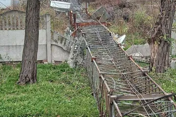 ​Повідомляють, що на Херсонщині, окупанти на правому березі Дніпра підривають вишки стільникового зв'язку