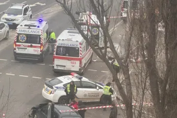 ​У Дніпровському районі столиці перекинувся автомобль швидкої допомоги