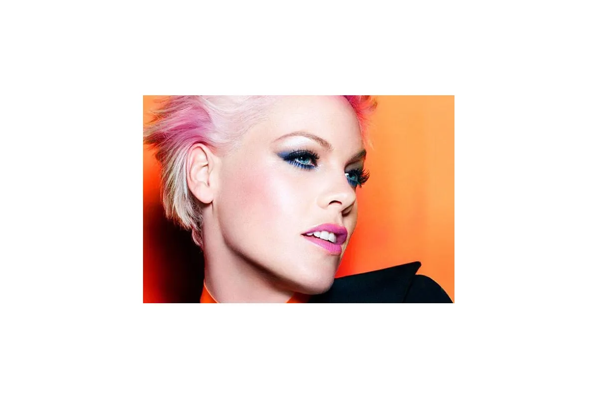 Співачка Pink вилікувалася від коронавірусу й після одужання виділила по 500 тисяч доларів у фонди для допомоги у боротьбі з коронавірусом