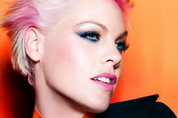 ​Співачка Pink вилікувалася від коронавірусу й після одужання виділила по 500 тисяч доларів у фонди для допомоги у боротьбі з коронавірусом