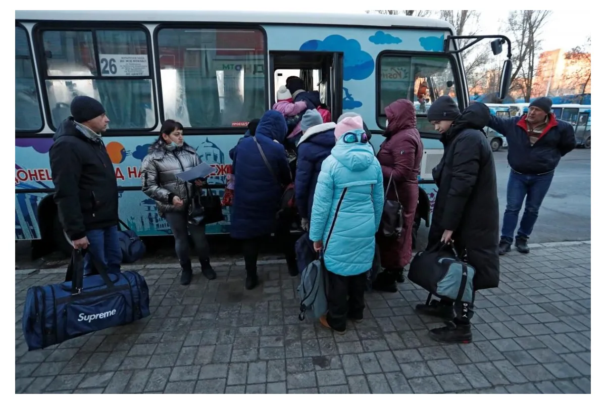 Російське вторгнення в Україну : З Маріуполя почався новий етап евакуації, автобуси вже виїхали з міста