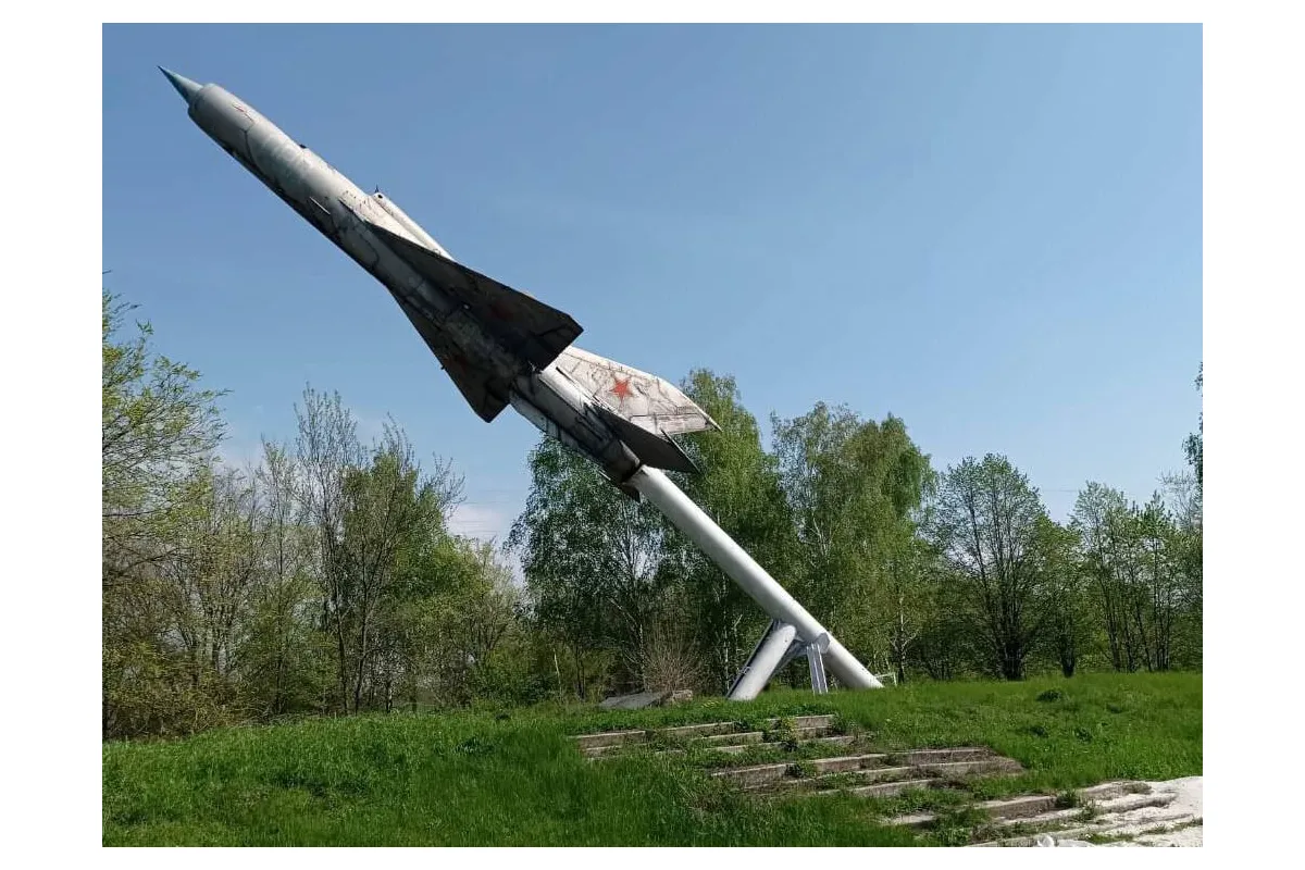 Російське вторгнення в Україну : «Денацифікатори» росіяни ледь не знищили радянський пам’ятник на Дніпропетровщині