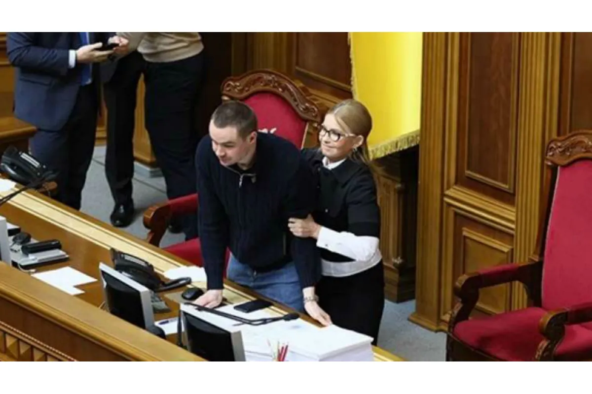 Тимошенко в Раде переписывалась о "государстве" Авакова и "полном провале в Германии" 