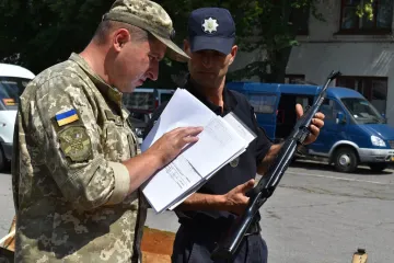 ​30 шкіл Полтавщини отримали навчальні автомати та пістолети