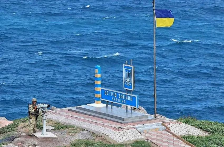На острове Змеиный, освобожденном от оккупантов, установлен флаг Украины: появились подробности