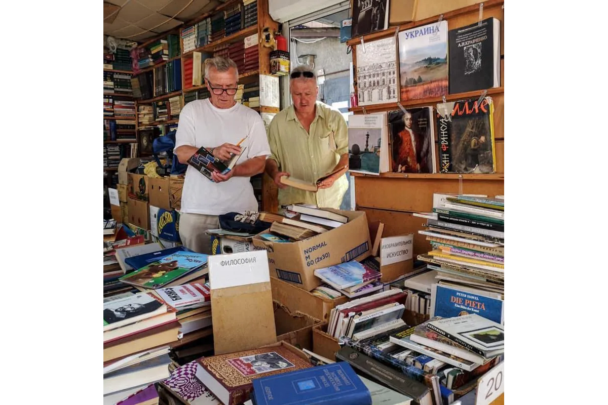 Кияни втретє вмовляють місцеву владу зберегти книжкову «Петрівку»