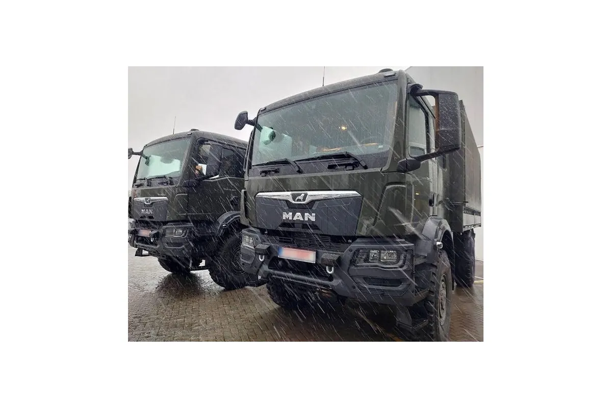 Сьогодні в межах допомоги через Європейський Фонд Миру в Україну прибули вантажівки-позашляховики
