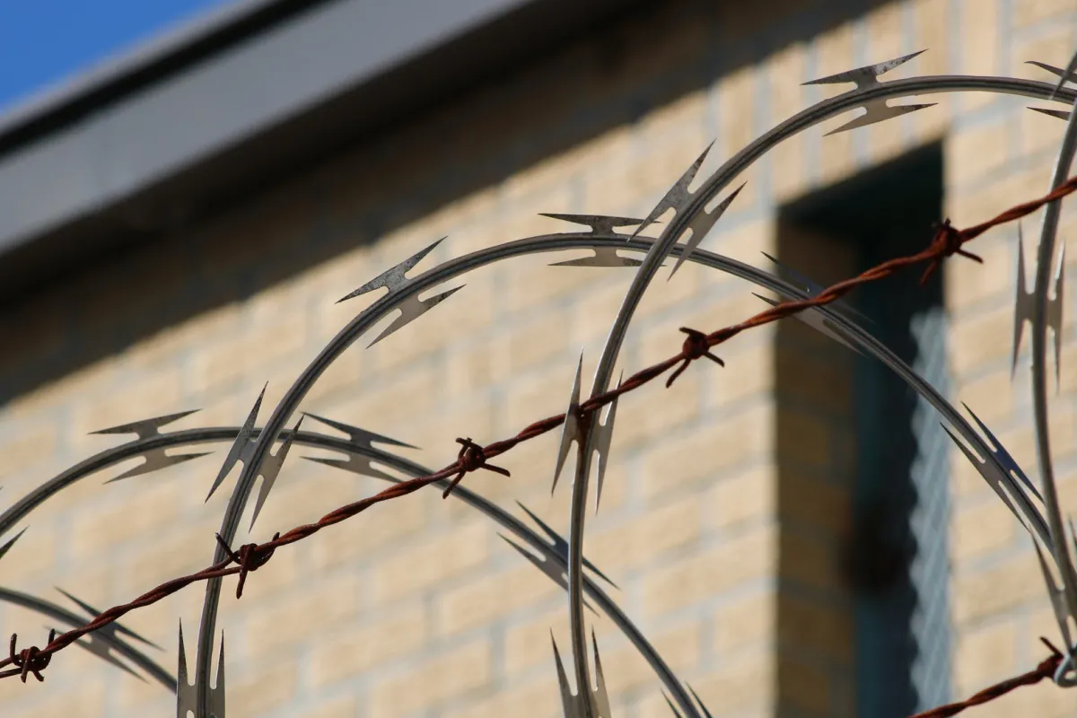 Через коронавірус влада Франції звільнила понад 6 тисяч ув’язнених