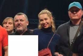 Александр Модлицкий (Красномордый): на фото  - справа от Молдавана.