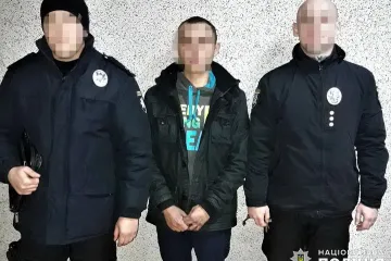 ​Поліцейські Лисичанська затримали шахрая, який відібрав у дитини мобільний телефон