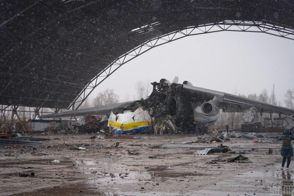 Росіяни вкрали запчастини зі знищеного літака "Мрія" – полковник ЗСУ