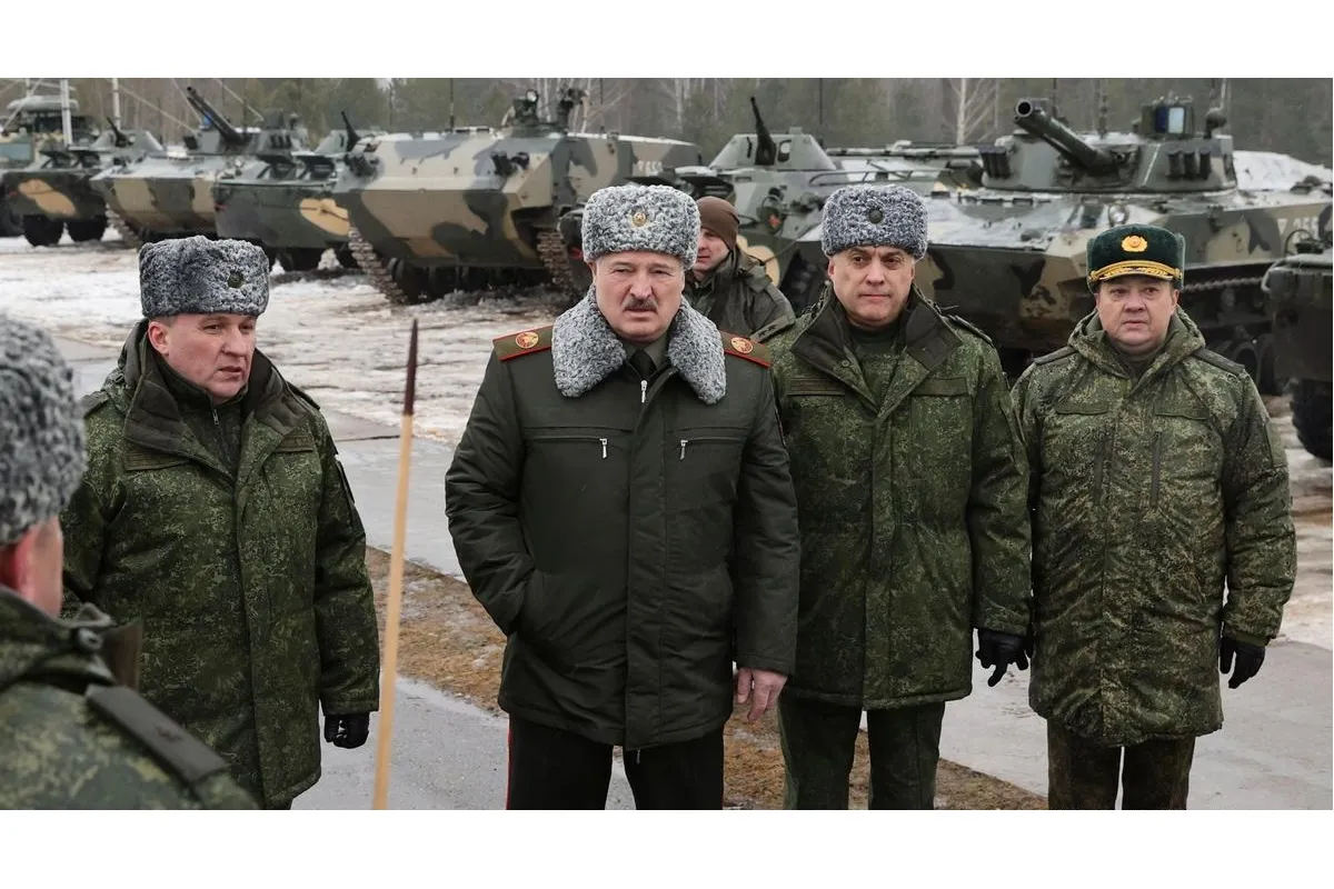 Лукашенко оголосив раптову перевірку бойової готовності армії - Міноборони Білорусі