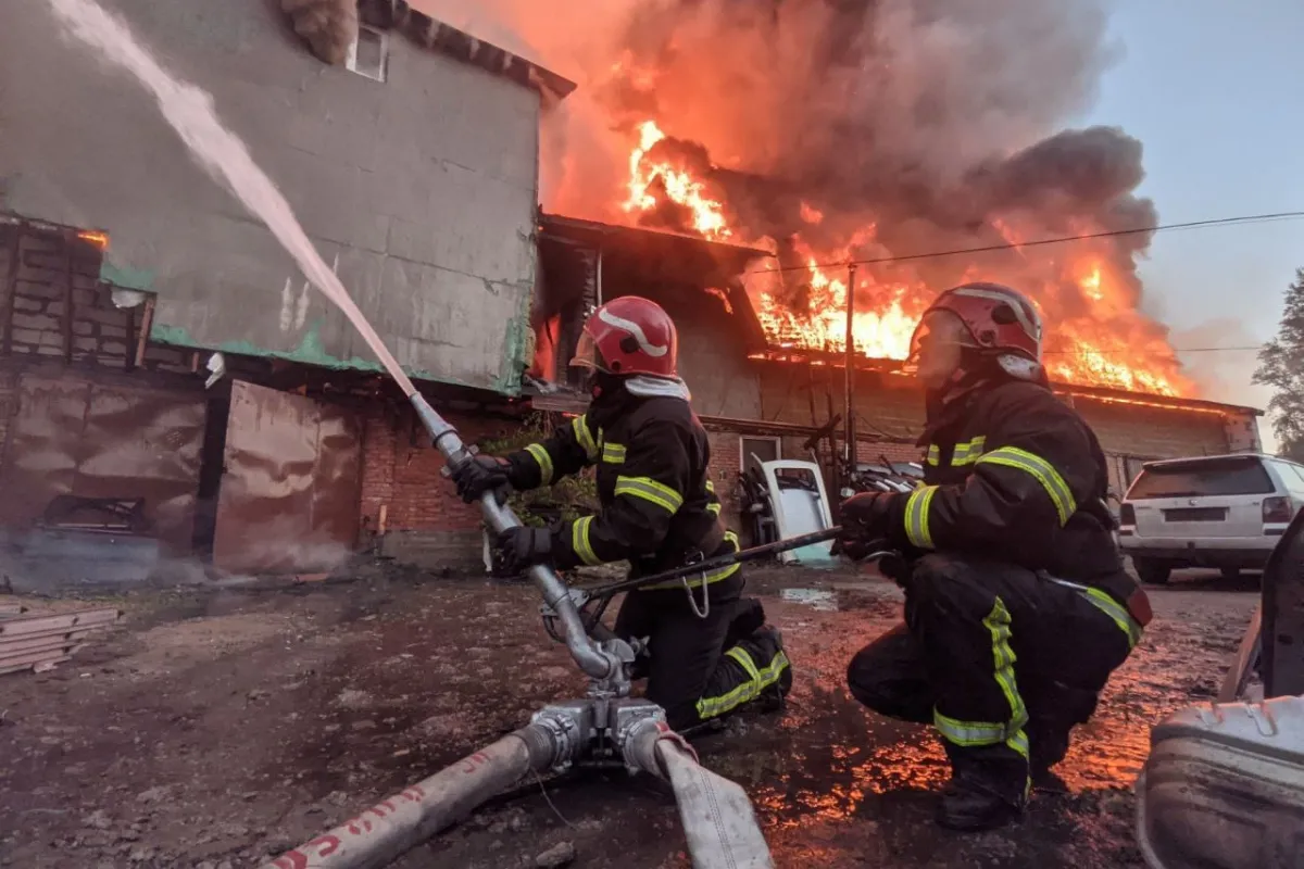 Російське вторгнення в Україну : під час ліквідації пожежі врятовано 5 осіб та евакуйовано 98 осіб