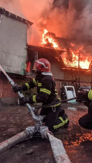 ​Російське вторгнення в Україну : під час ліквідації пожежі врятовано 5 осіб та евакуйовано 98 осіб