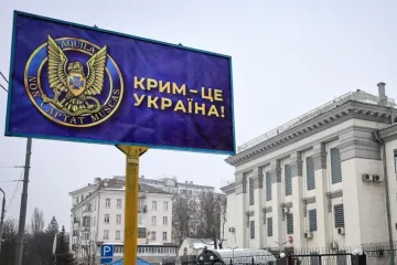 ​«Україна вже поряд»: у Криму та Севастополі розклеїли листівки із закликом готуватися до деокупації