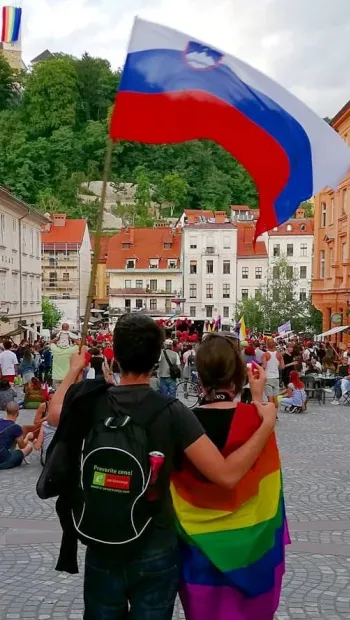 ​Словенія стала першою колишньою комуністичною країною в Європі, яка дозволила одностатевим парам одружуватися та усиновлювати дітей