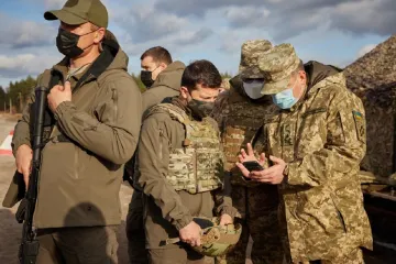 ​Уверен, что благодаря стойкости наших героев Донбасс будет освобожден – Глава государства во время общения с военными в зоне проведения ООС