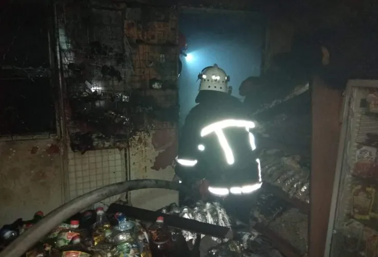 Пожежа в магазині продуктів серед Дніпра