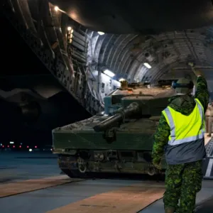 ​Перший канадський основний бойовий танк Leopard 2, який ми подарували Україні, прибув до Польщі, - повідомила міністр національної оборони Канади Аніта Ананд