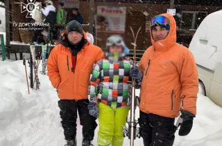 Львівщина: рятувальники знайшли підлітка, який катаючись на лижах, заблукав у горах