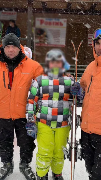 ​Львівщина: рятувальники знайшли підлітка, який катаючись на лижах, заблукав у горах