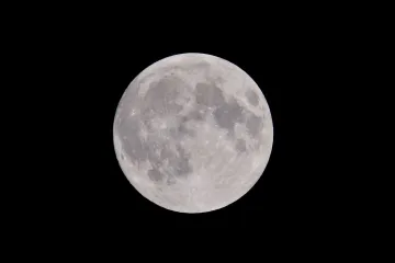 ​8 квітня можна спостерігати найяскравіший повний місяць