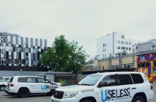 Автівки ООН на парковці в Києві сьогодні виглядають так