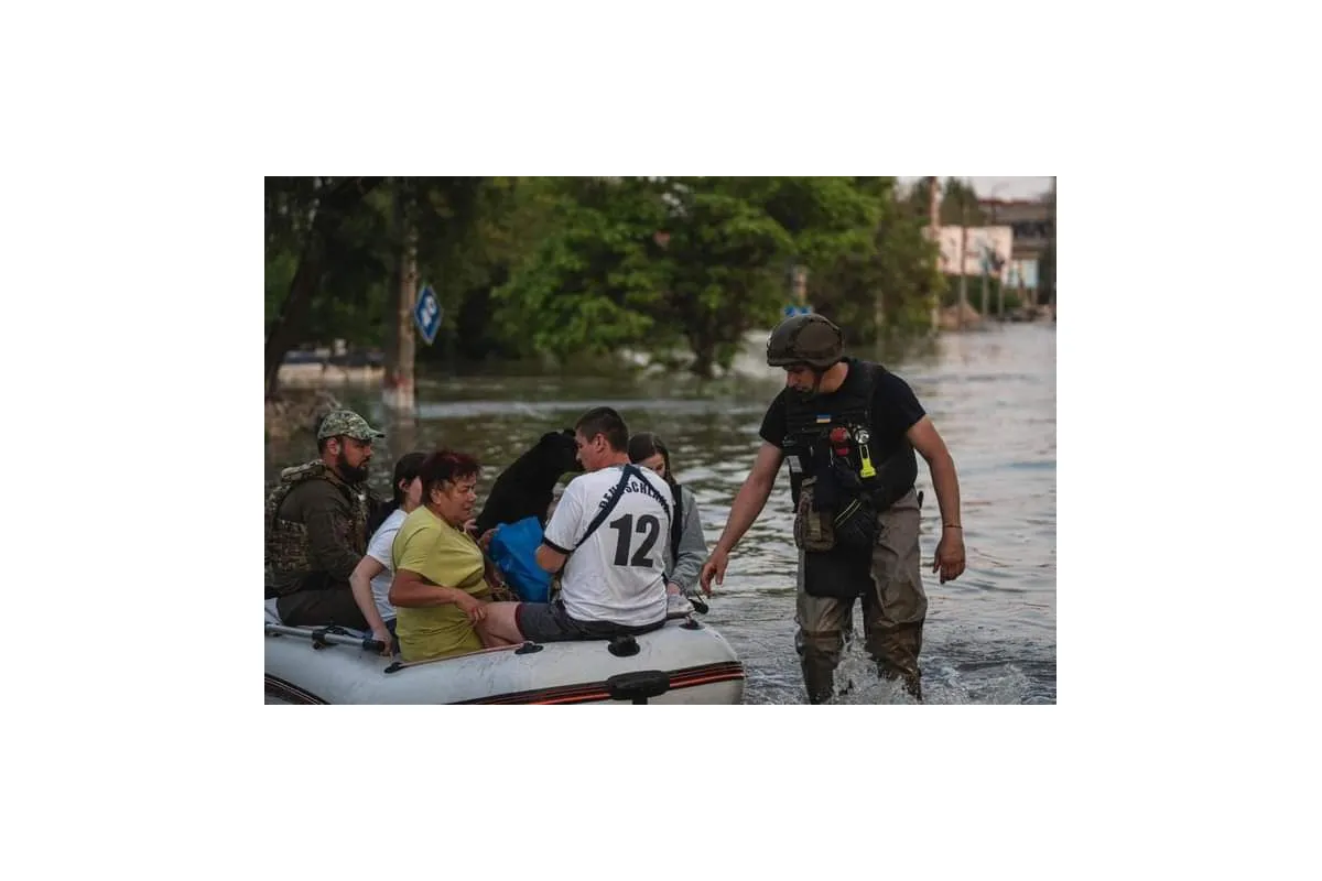 У місцях затоплення працюють майже 800 рятувальників та понад 170 одиниць техніки (ФОТО)