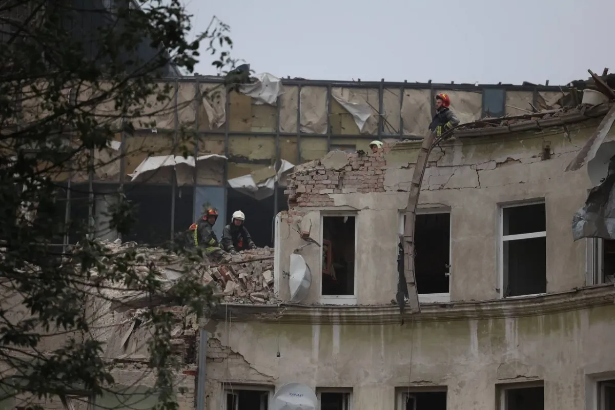 У Львові під завалами будинку знайшли ще одне тіло жінки – це десята загибла