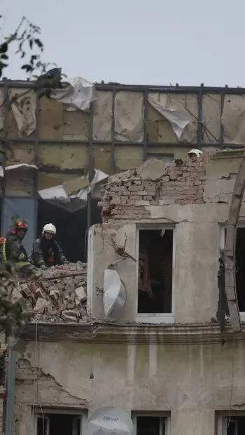 ​У Львові під завалами будинку знайшли ще одне тіло жінки – це десята загибла