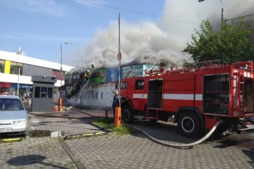 ​Ліквідовано пожежу на критому ринку у Дніпровському районі столиці