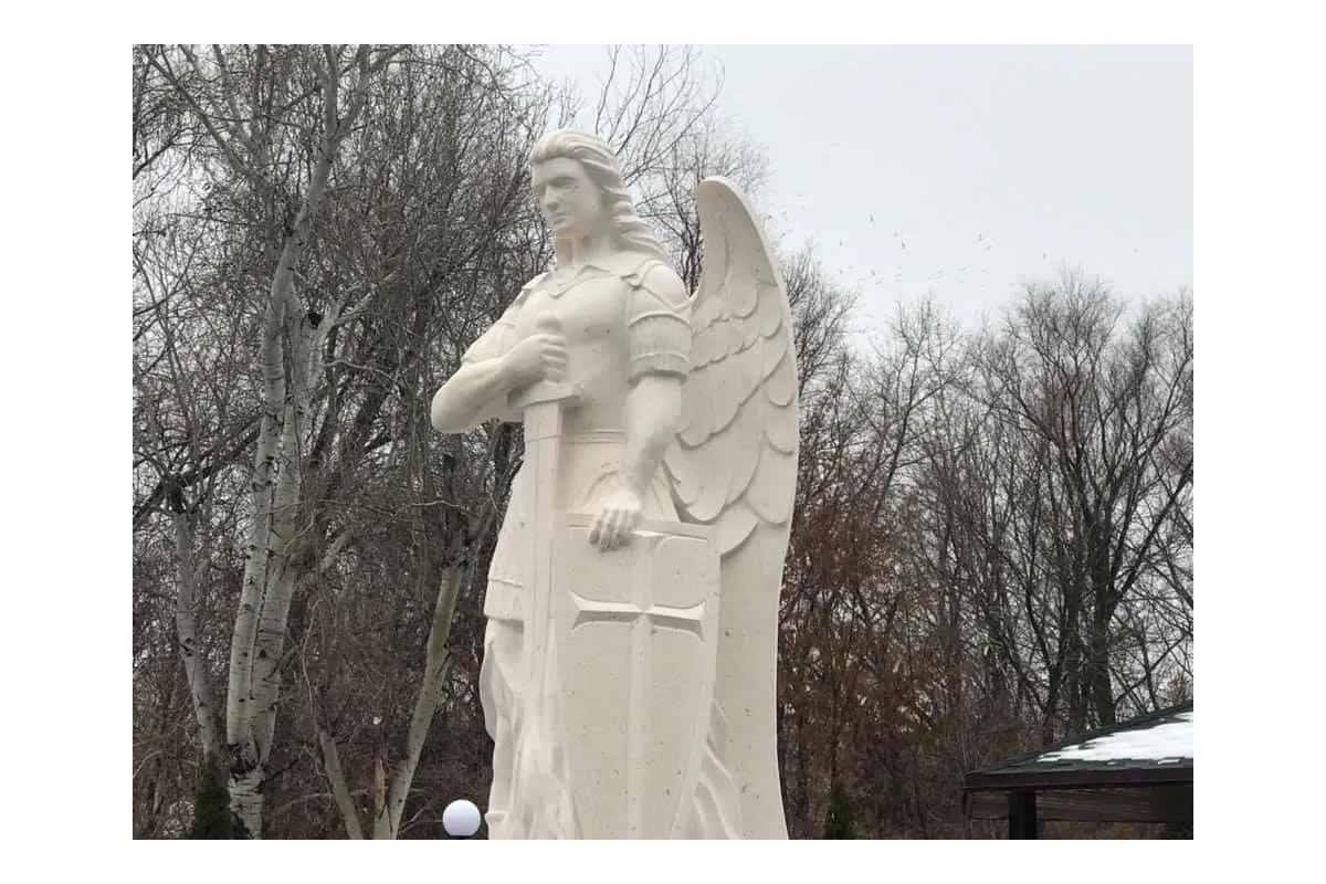 У Дніпрі, в храмовому комлексі «Різдва Пресвятої Богородиці» відкрили пам‘ятник захисникам України.