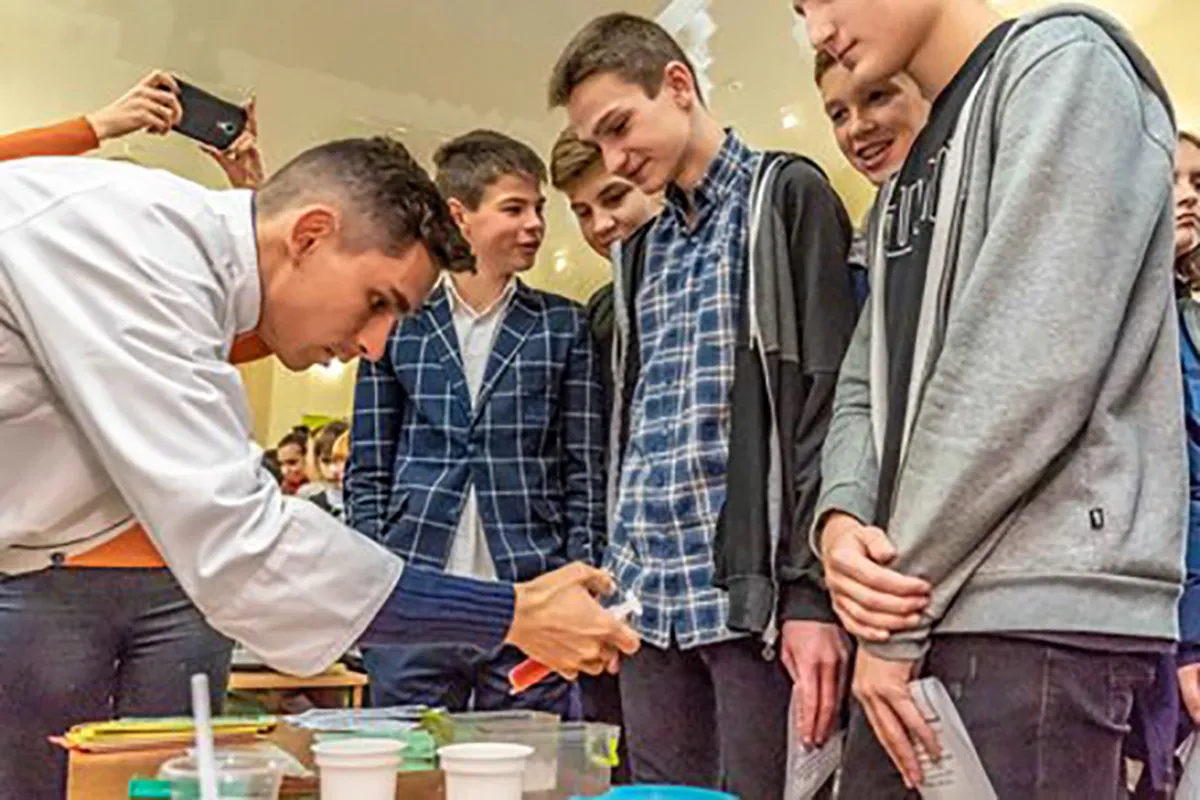 Дніпровський національний Університет ім О. Гончара організував фестиваль науки для учнів шкіл-інтернатів міста Дніпра