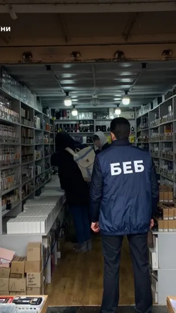 ​БЕБ на Одещині викрило масштабне виробництво підробленої парфумерії