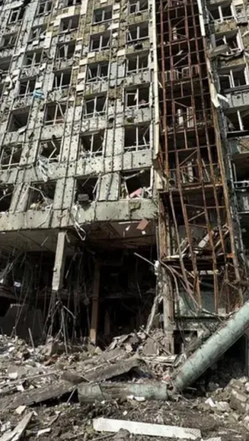 ​Росіяни обстріляли найбільший коксохімічний завод України, будівля зруйнована вщент (відео)