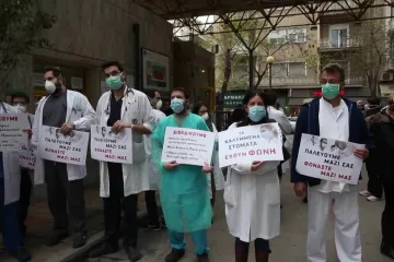 ​Грецькі медики влаштували акцію протесту через коронавірус