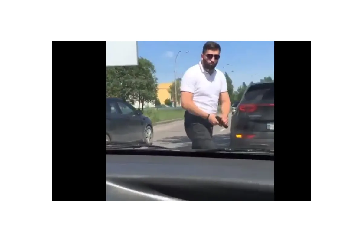 Охранник Ляшко подрезал машину в Киеве и угрожал пистолетом