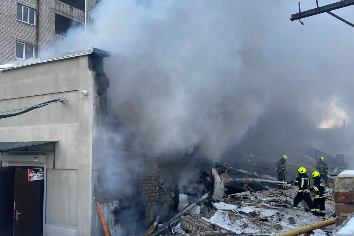 Внаслідок вибуху на території колишнього заводу в Дарницькому районі три людини загинуло